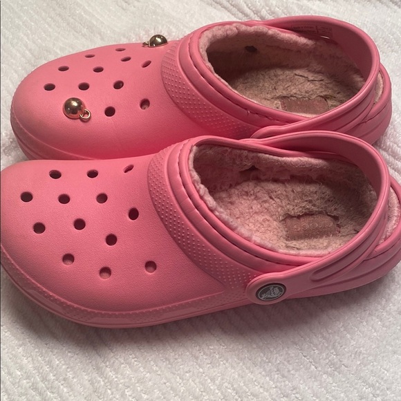 CROCS Pink Fleece-Lined Kids Slippers - Picture 1 of 6